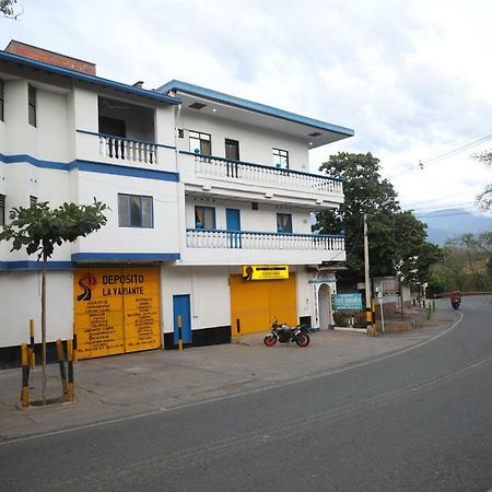 Hotel Hospedaje Aquel Almendro Santa Fe de Antioquia Exterior foto