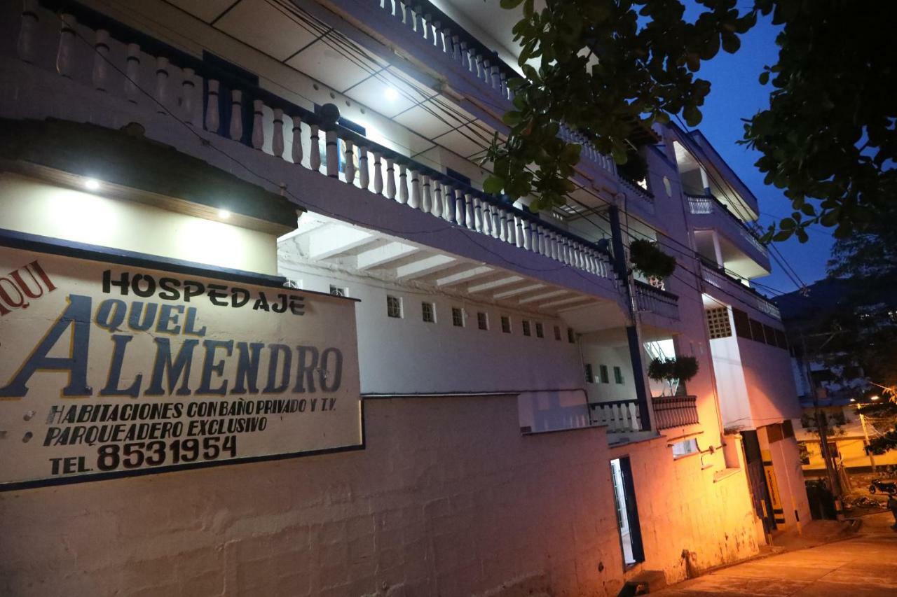 Hotel Hospedaje Aquel Almendro Santa Fe de Antioquia Exterior foto