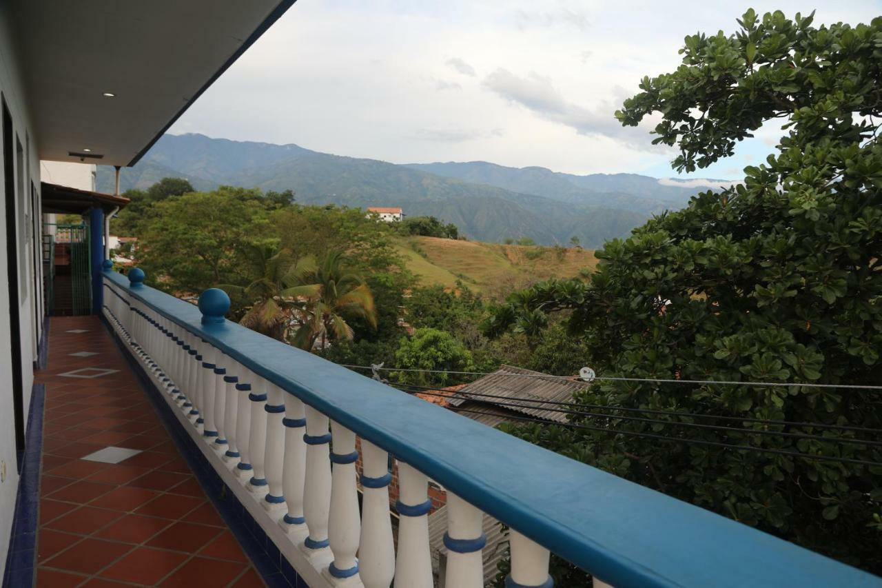 Hotel Hospedaje Aquel Almendro Santa Fe de Antioquia Exterior foto