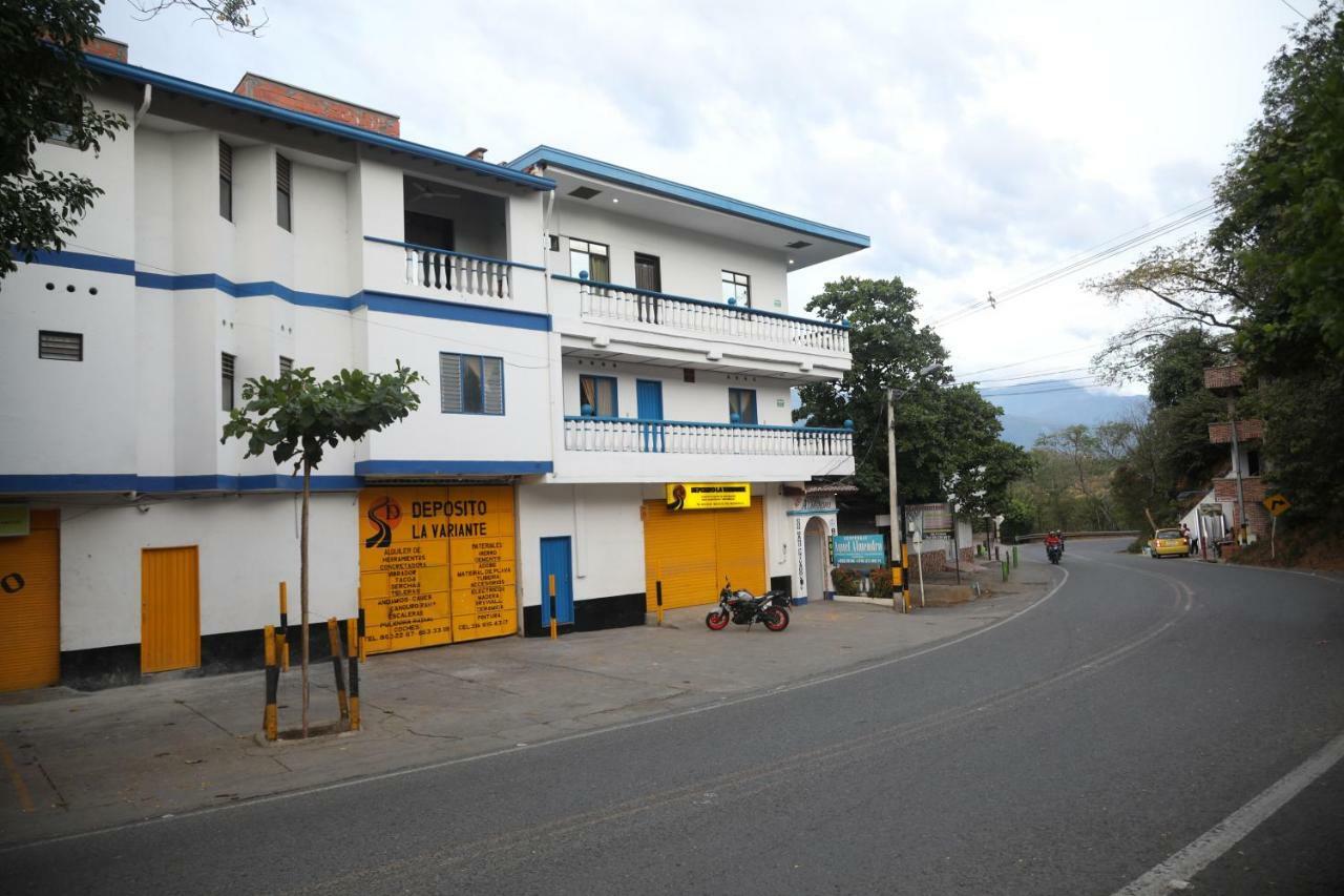 Hotel Hospedaje Aquel Almendro Santa Fe de Antioquia Exterior foto